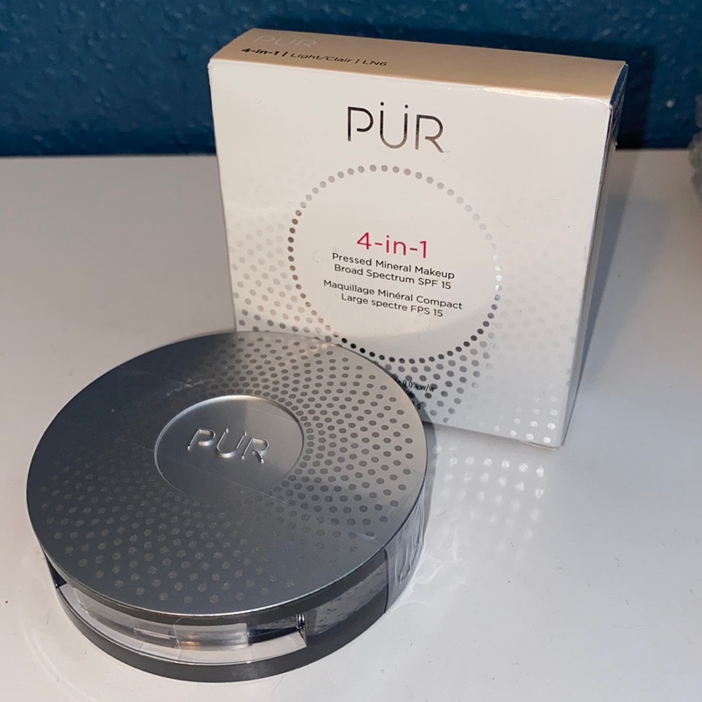 Pür Pressed Powder Foundation - Light